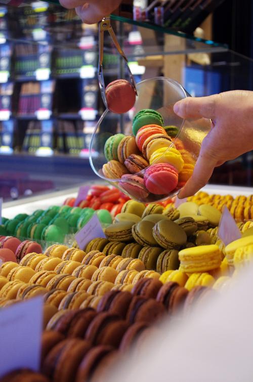 Iconographie - Production de la pâtisserie Maurice - Des macarons