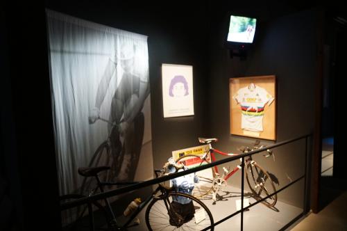 Iconographie - Réunion et visite au musée du vélo