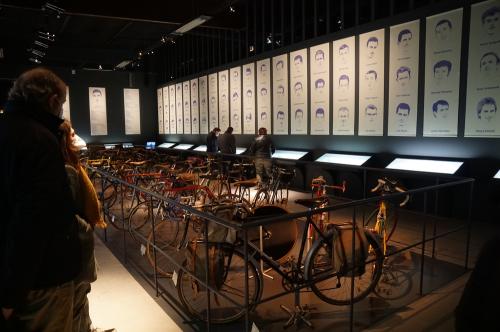 Iconographie - Réunion et visite au musée du vélo