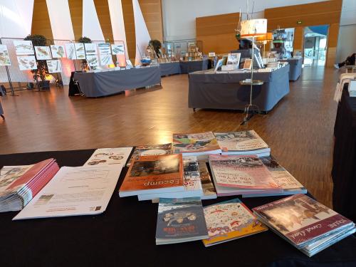 Iconographie - Stand de livre de l’OPCI au forum de l’aventure maritime