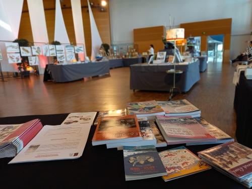 Iconographie - Stand de livre de l’OPCI au forum de l’aventure maritime