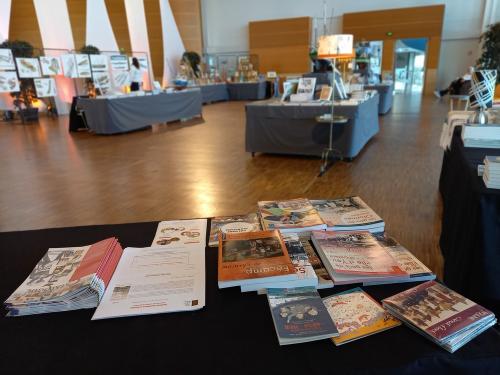 Iconographie - Stand de livre de l’OPCI au forum de l’aventure maritime