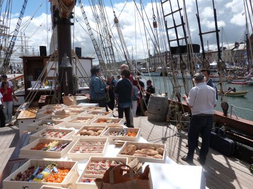 Iconographie - Buffet pour la réceptionéception à bord du Marité organisée par l’OPCI