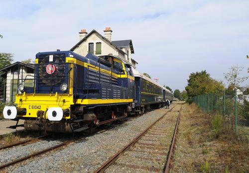 Iconographie - Le train restaurant en gare