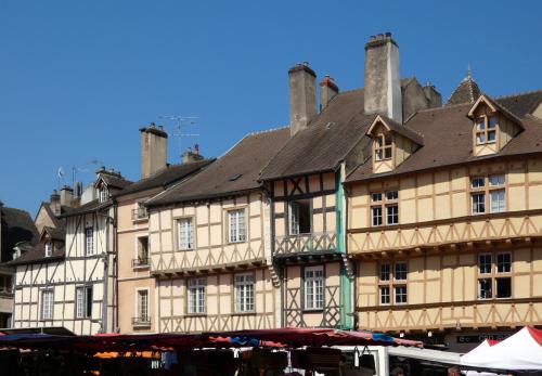 Iconographie - Maisons à colombage place de l'église