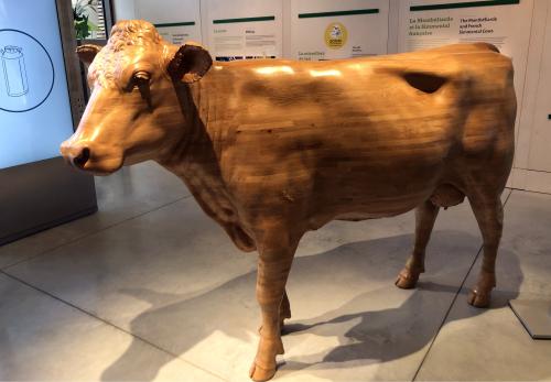 Iconographie - Maison du Comté - Vache en bois collé