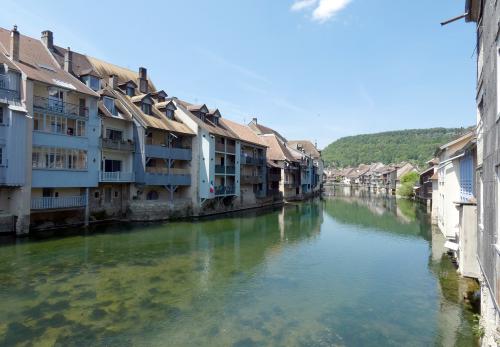 Iconographie - Maisons au bord de la Loue