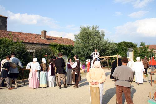 Iconographie - Fête médiévale au donjon - Les acteurs