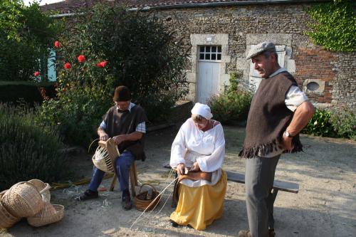 Iconographie - Fête médiévale au donjon - Les vanniers