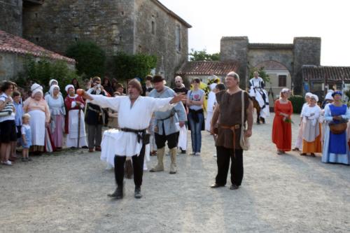 Iconographie - Fête médiévale au donjon - Bonimenteurs