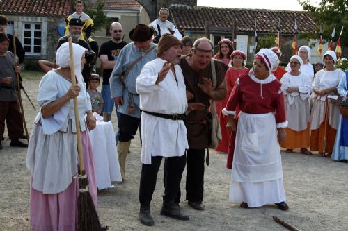 Iconographie - Fête médiévale au donjon - Bonimenteurs