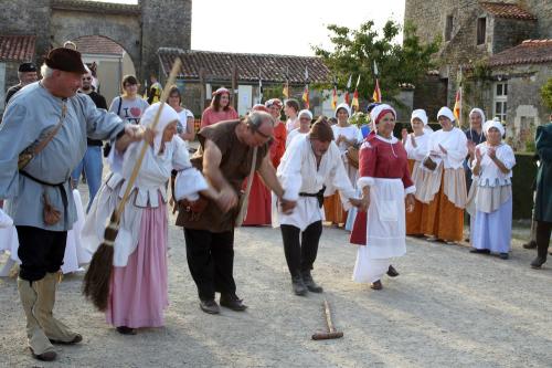 Iconographie - Fête médiévale au donjon - Bonimenteurs