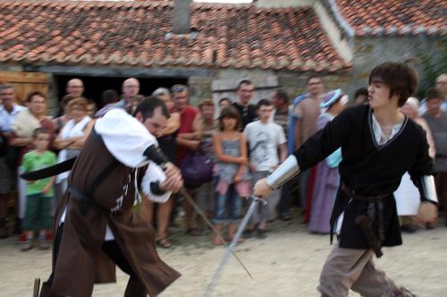 Iconographie - Fête médiévale au donjon - Duel