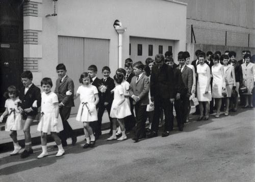 Iconographie - Les jeunes d'un cortège de noce