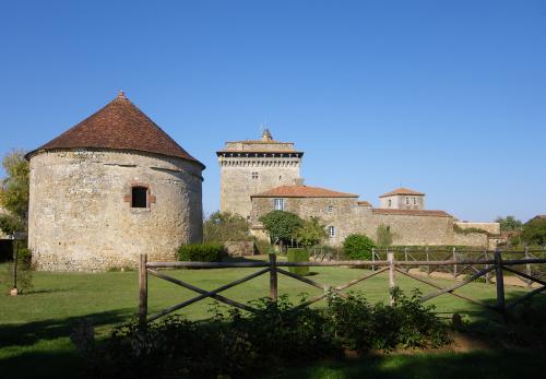 Iconographie - Vue sur la fuie et le donjon du jardin