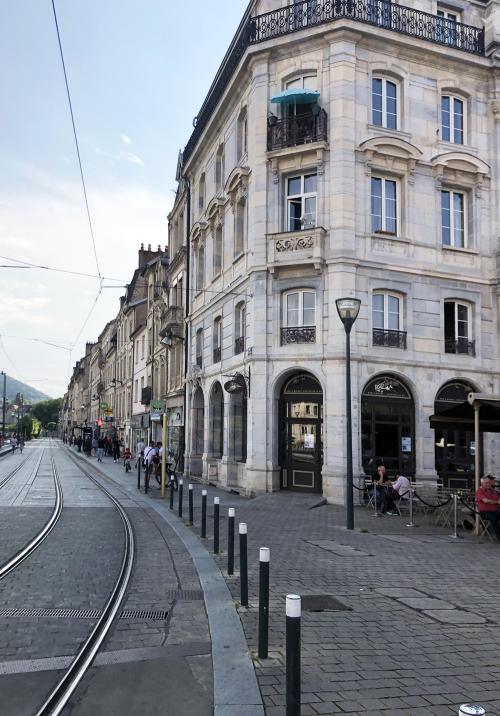 Iconographie - Rue piétonne près du quai Vauban