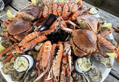 Iconographie - Plateau de fruits de mer à l'Huîtrière, de Fromentine