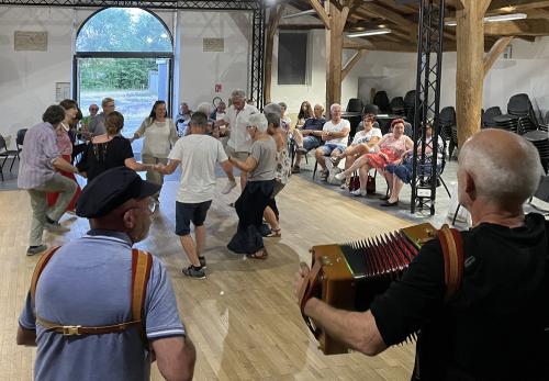 Iconographie - Bal traditionnel des feux de la Saint-Jean, au Vasais