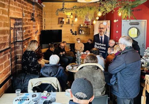 Iconographie - Le député Stéphane Buchou - Café citoyen