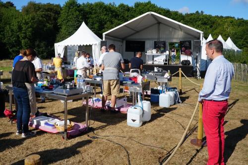 Iconographie - Concours de cuisine La Vendée aux Fourneaux, les candidats cuisinent