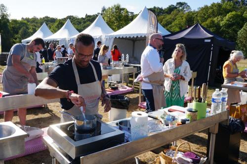 Iconographie - Concours de cuisine La Vendée aux Fourneaux, les candidats cuisinent