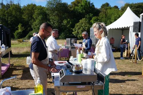 Iconographie - Concours de cuisine La Vendée aux Fourneaux, les candidats cuisinent