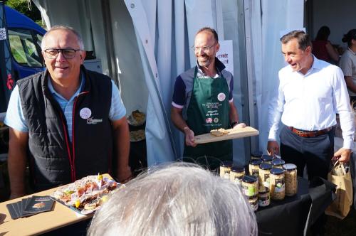 Iconographie - L’équipe de Vendée Qualité et le président du département de Vendée, Alain Leboeuf