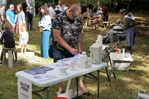 Iconographie - Stand de taille de pierre proposé par la Soulère