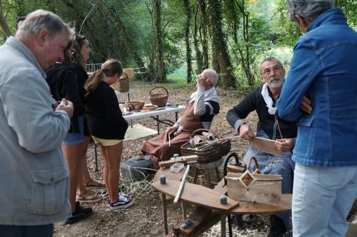Iconographie - Geste et savoir-faire traditionnels proposés par Patrimoine et savoirs du bocage