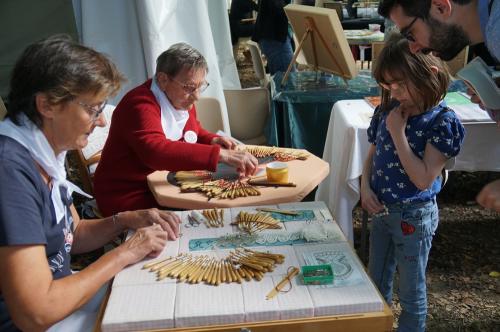 Iconographie - Stand de savoir-faire autour de la dentelle