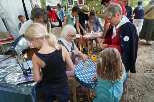 Iconographie - Le stand d’animation dentelle lors de Ol é la Vendée