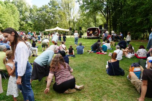 Iconographie - Le public devant la Caroulète d’Olivier Pi Fanie