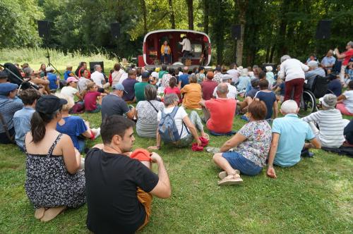 Iconographie - Le public devant la Caroulète d’Olivier Pi Fanie