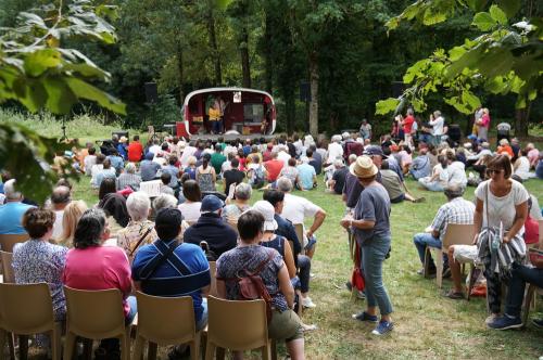 Iconographie - Le public devant la Caroulète d’Olivier Pi Fanie