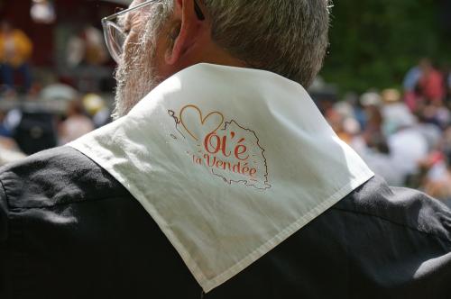 Iconographie - Le foulard à l’éffigie de Ol é la Vendée