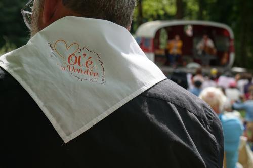 Iconographie - Le foulard à l’éffigie de Ol é la Vendée