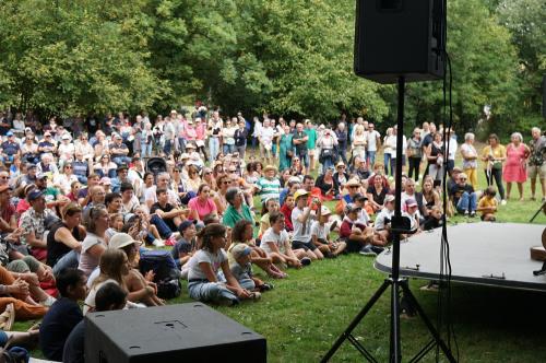 Iconographie - Le public devant la Caroulète d’Olivier Pi Fanie