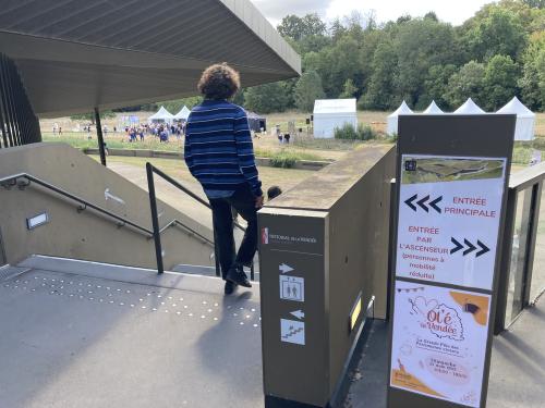 Iconographie - Arrivée des visiteurs à la fête