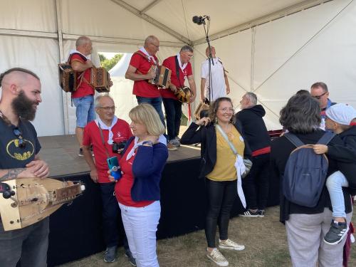 Iconographie - Les musiciens du Big Band Trad de Vendée après le final