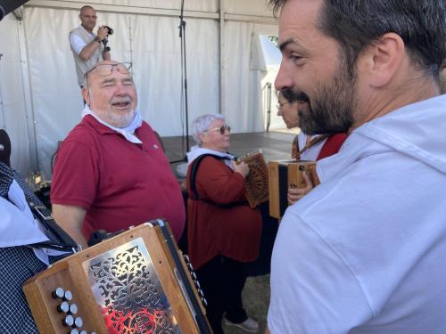 Iconographie - Les musiciens du Big Band Trad de Vendée après le final