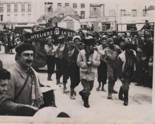 Iconographie - Carnavaliers déguisés en bâteliers de la Volga