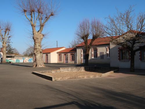 Iconographie - L'Ecole Anselme Roy, (côté cour)