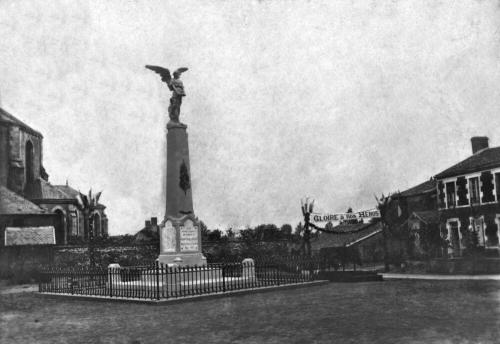 Iconographie - Le Monument aux Morts