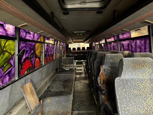 Iconographie - Intérieur du bus à confettis