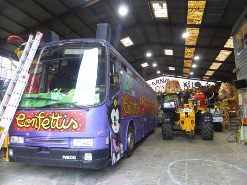 Iconographie - Le bus de confettis