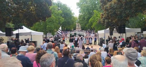 Iconographie - programme court des groupes folkloriques au jardin Darcy 