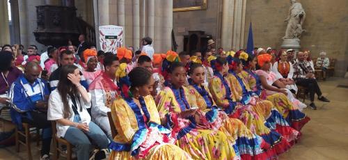 Iconographie - Les différents groupes internationaux à la cathédrale St Benigne 