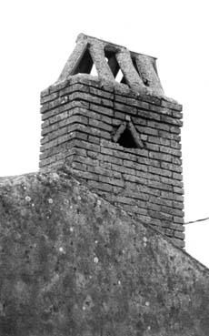 Iconographie - Souche d'une cheminée au village de Tillay