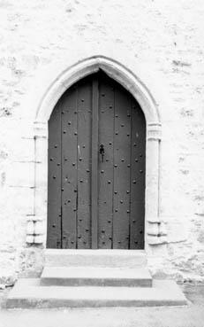 Iconographie - Porte dans la façade de l'église