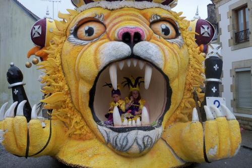 Iconographie - Enfant sur char lion